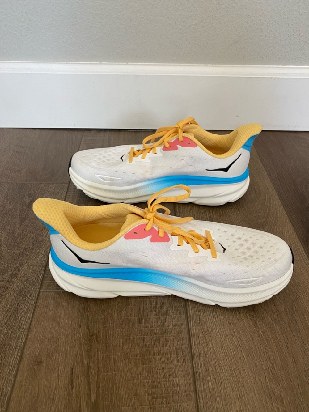 HOKA Clifton 9 Women’s 10.5 Blanc De Blanc/Swim Day - Picture 4 of 7